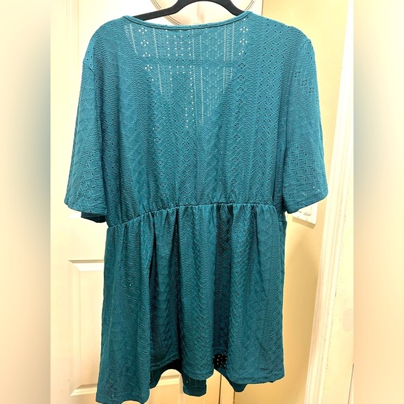 BloomChic Plus Size 2XL Solid Wrap Blouse us18-20 - Picture 2 of 3